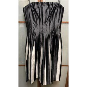 BCBG MAXAZRIA Strapless Black & White Pleated Formal Prom Cocktail Dress Size 8